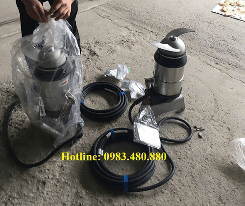 Máy khuấy chìm Tsurumi